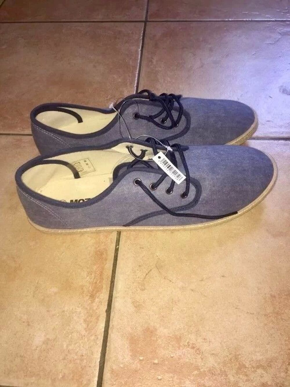 Chaussures toiles P45 neuves &agrave; 15 euros Chaussures