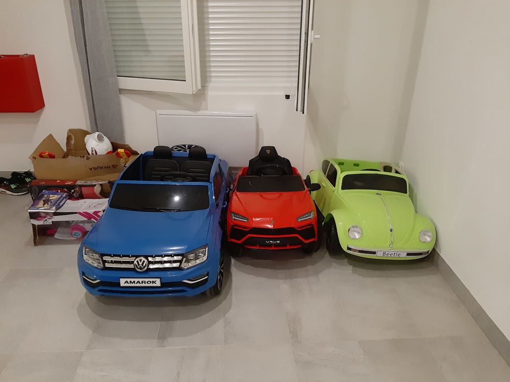 Lots de voitures &eacute;lectriques Jeux / jouets