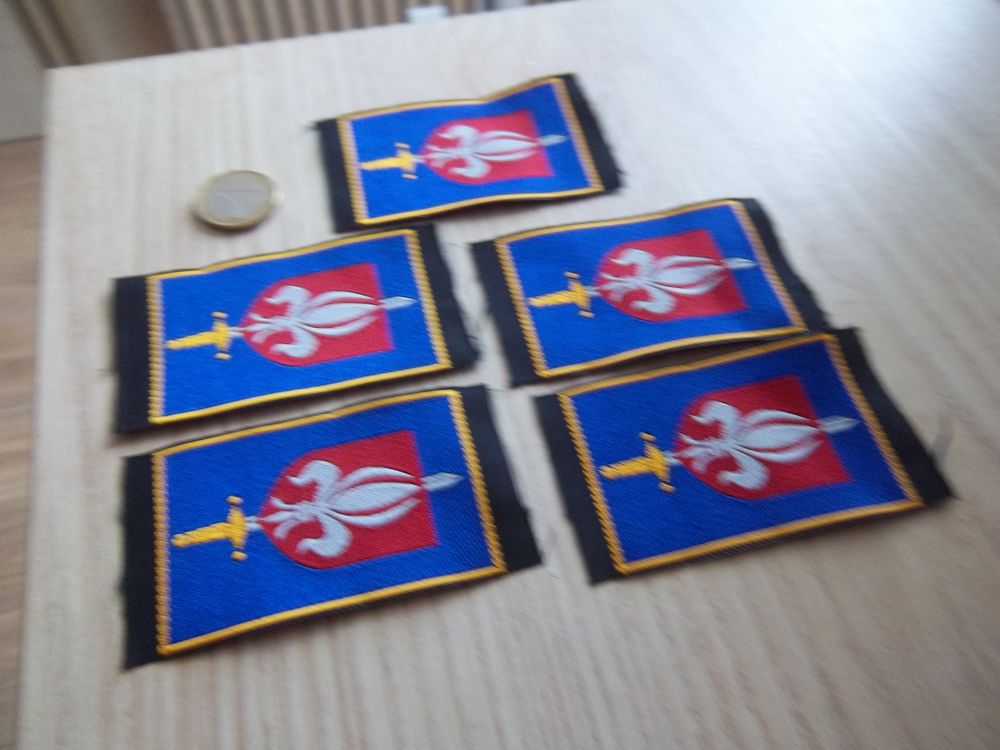 lot 5 &eacute;cussons Commandement Militaire D&eacute;fense Lille insignes 