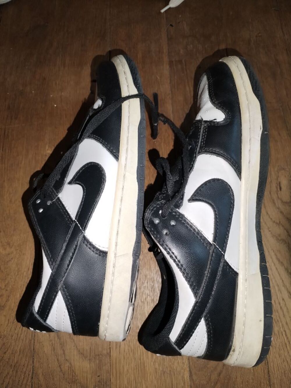 Basket NIKE DUNK LOW (taille 39.5)
Chaussures