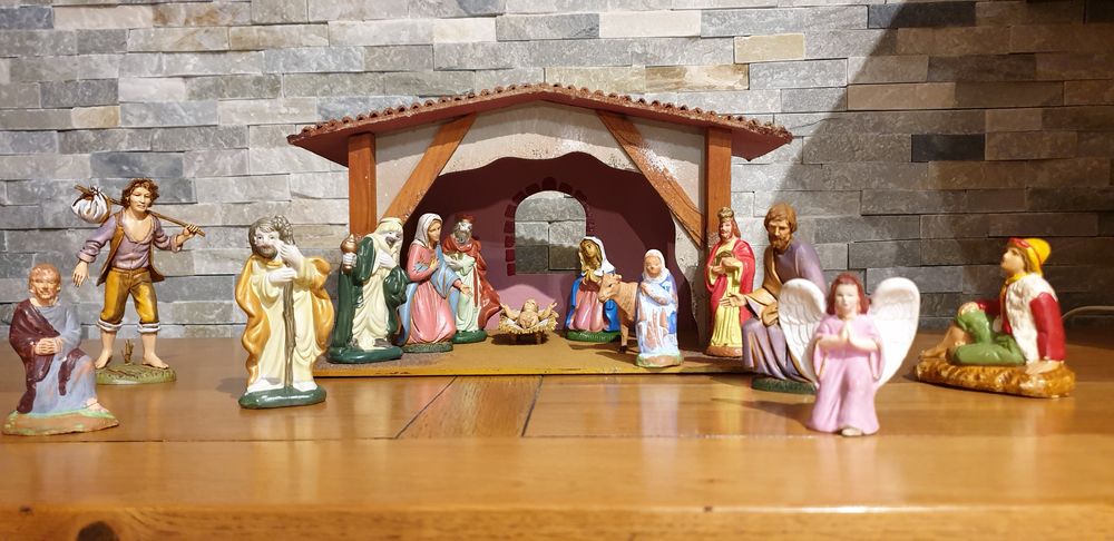 CRECHE de NOEL avec ses 14 SANTONS Dcoration