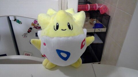 Togepi jaune neuf avec �tiquette
8 Istres (13)