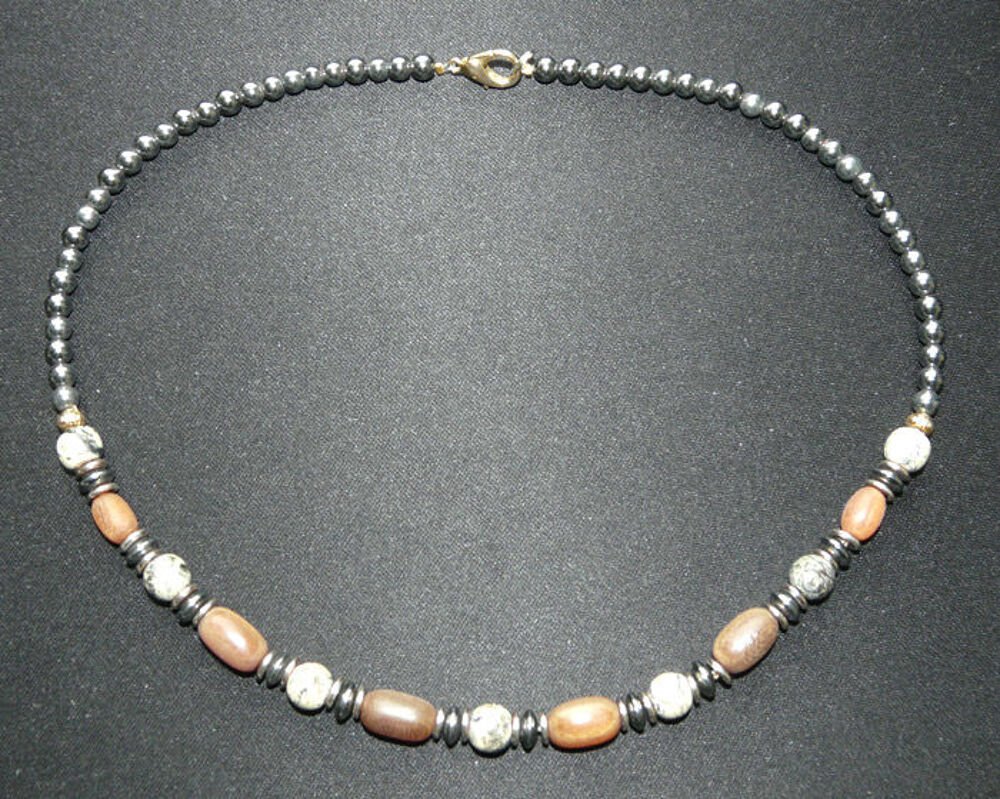Petit Collier de perles vertes en r&eacute;sine color&eacute;es-ras-de-cou Bijoux et montres