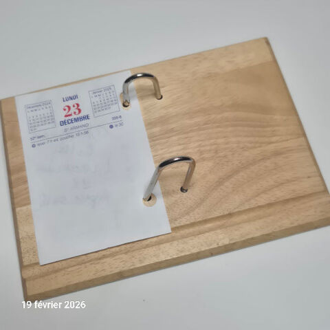 Socle pour éphéméride bois - 2 arceaux métal 3 Saumur (49)