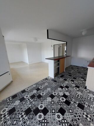  Appartement à louer 4 pièces 75 m²