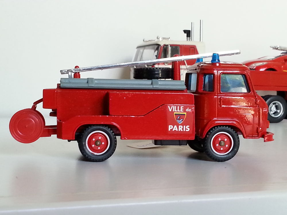 VOITURES MINIATURES - LOT N&deg; 15

