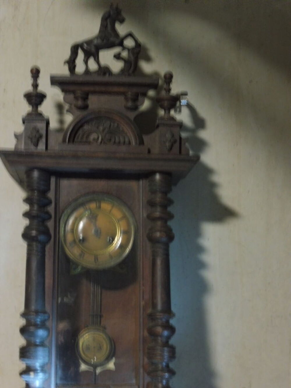 Carillon des ann&eacute;e 1900. Meubles