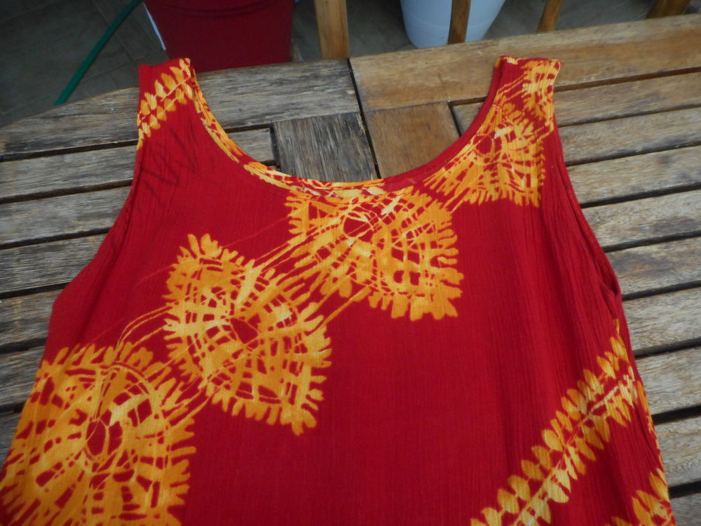 Robe d'&eacute;t&eacute; rouge aux motifs orange Vêtements