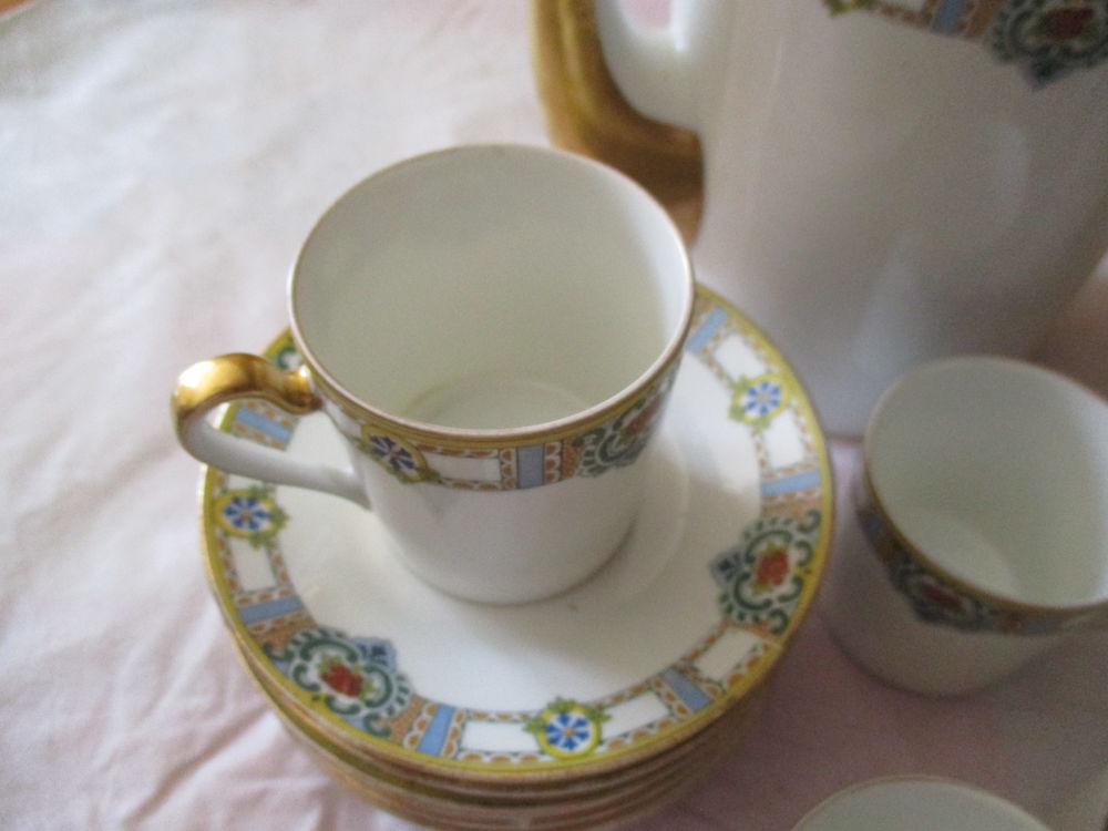 Service &agrave; caf&eacute; porcelaine de Limoges Décoration