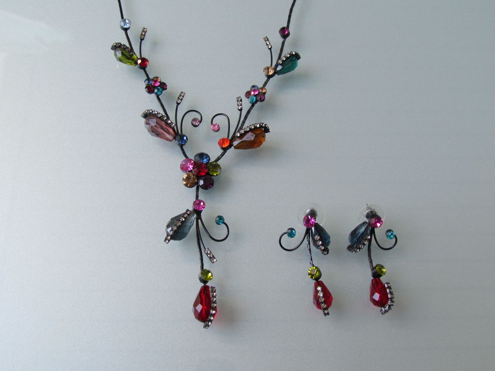 Parure fantaisie neuve Bijoux et montres