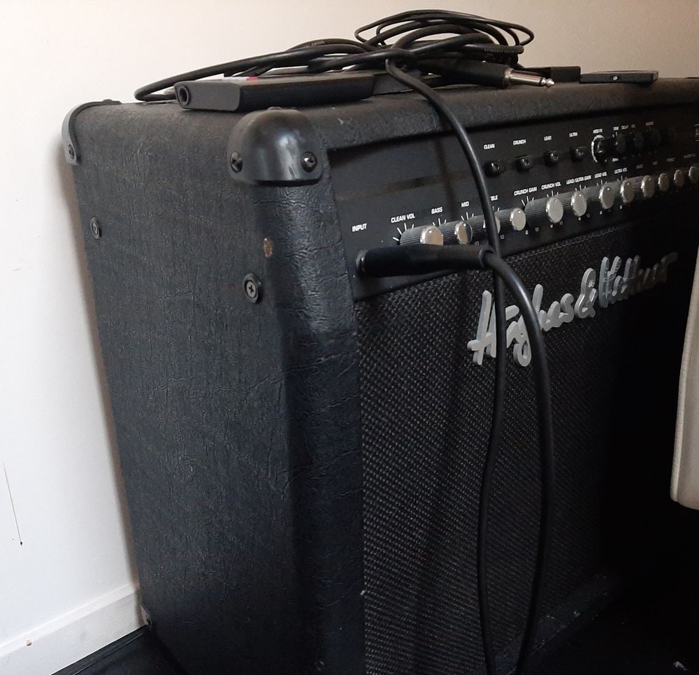 Ampli Hugues and Kettner Attax 100 Instruments de musique