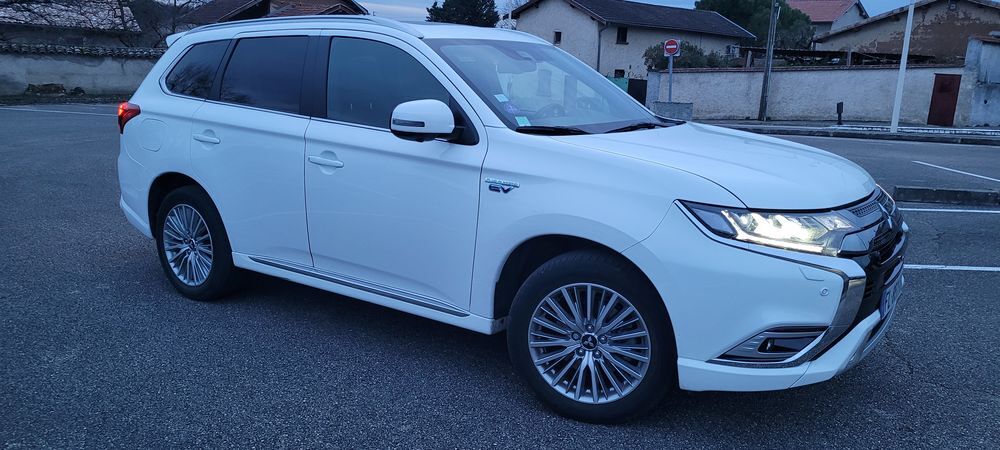 Outlander 2.4l PHEV Twin Motor 4WD Instyle 2019 occasion 38230 Charvieu-Chavagneux