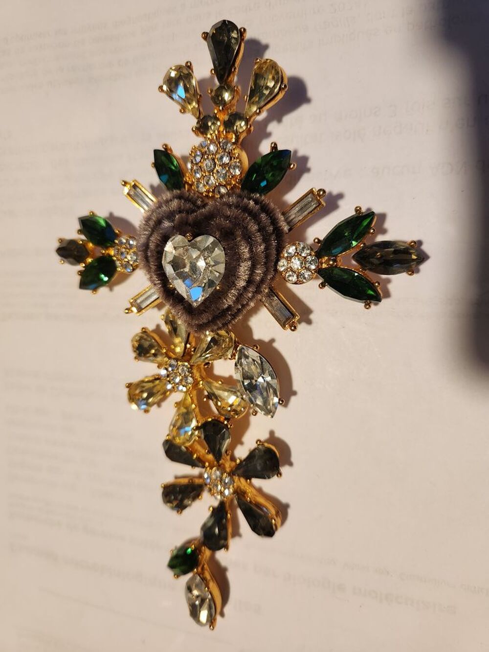 Broche Croix LACROIX GM Strass Crystal Multicolore C?ur Bijoux et montres