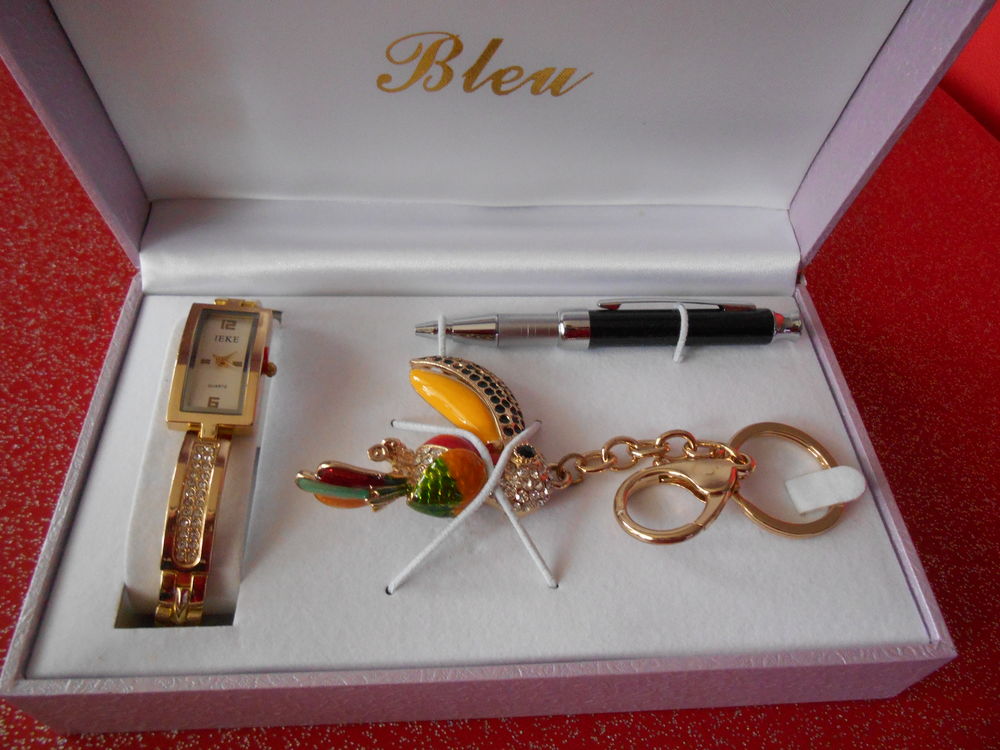 COFFRET AVEC BIJOUX Bijoux et montres