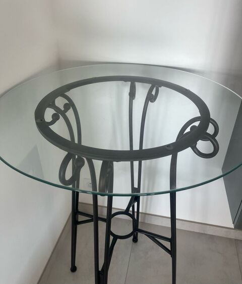 Table haute d�corative en verre et en fer forg�,mange debout 50 Dole (39)