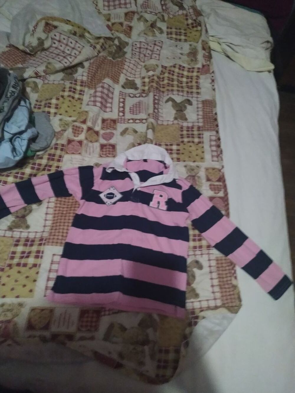 10€ v&ecirc;tements d'enfants taille 5ans et un pull en 8 Vêtements enfants