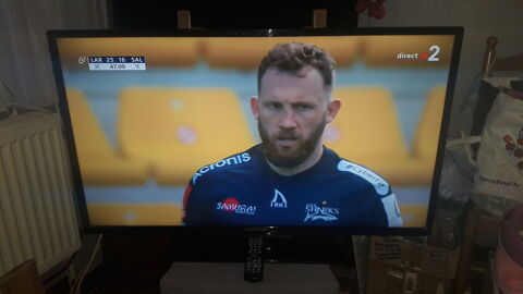 TV CLAYTON 100 cm + t�l�commande. 42 Flers-en-Escrebieux (59)