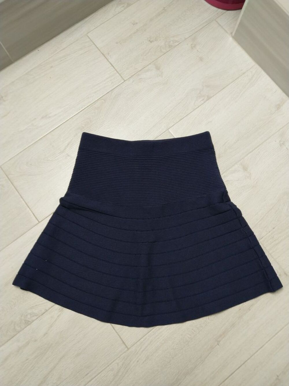 Jupes divers mod&egrave;les Vêtements