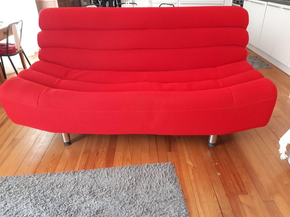 Canap&eacute; design rouge avec pouf assorti Meubles