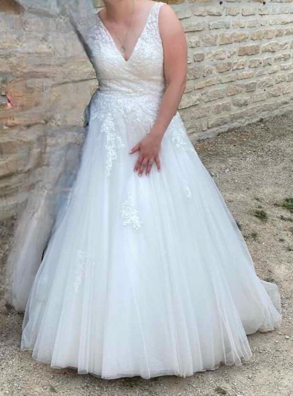 Robe de mari&eacute;e avec jupon 
Vtements