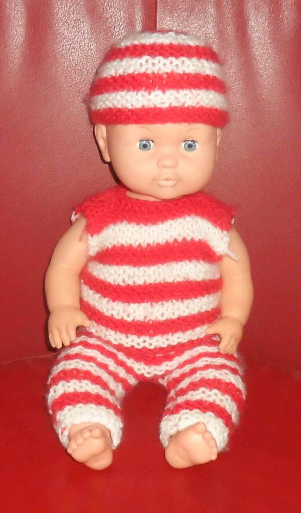 Poup&eacute;e vintage de 40 cm de haut qui ferme les yeux allong&eacute;e Jeux / jouets