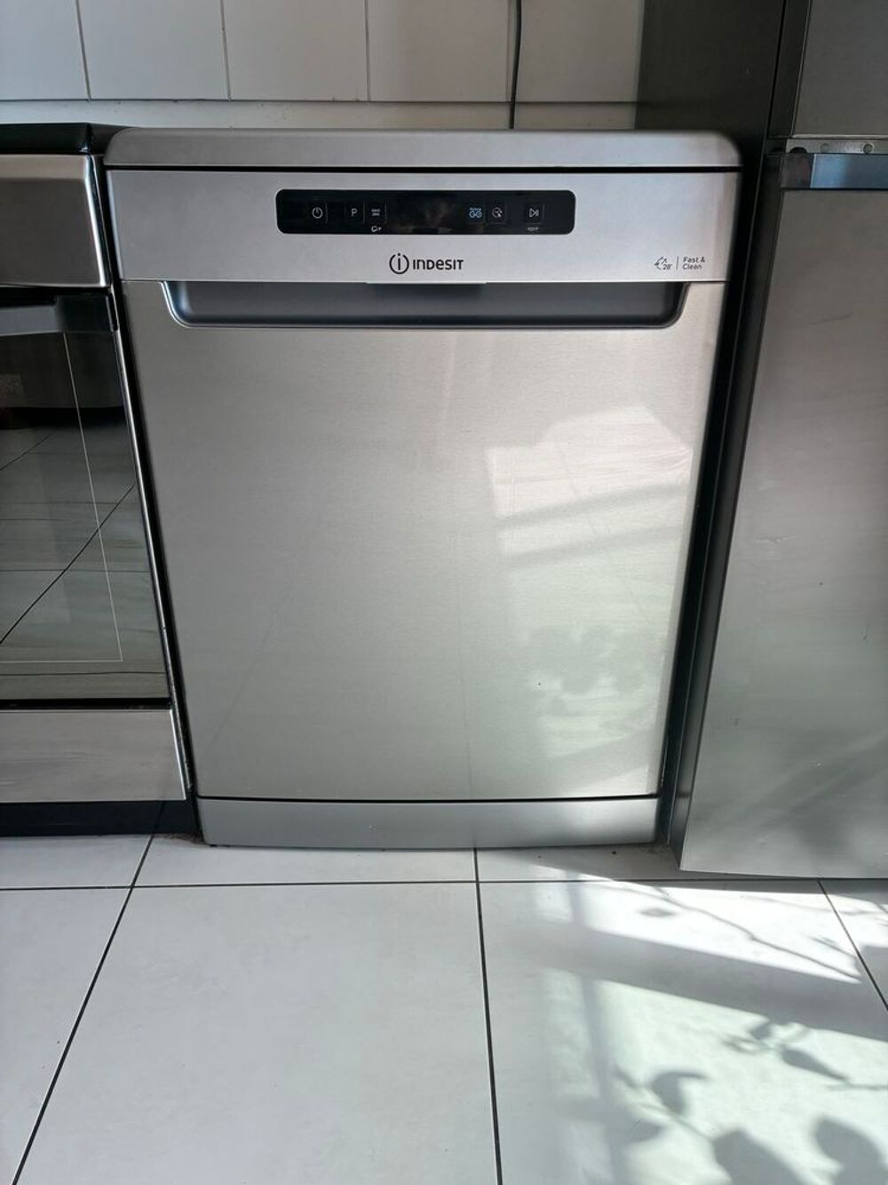Lave vaisselle Indesit finition inox Electroménager
