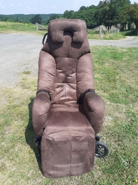FAUTEUIL A POUSSER MANUEL L'EVASION marque INNOV'S.A. 25 Confolens (16)