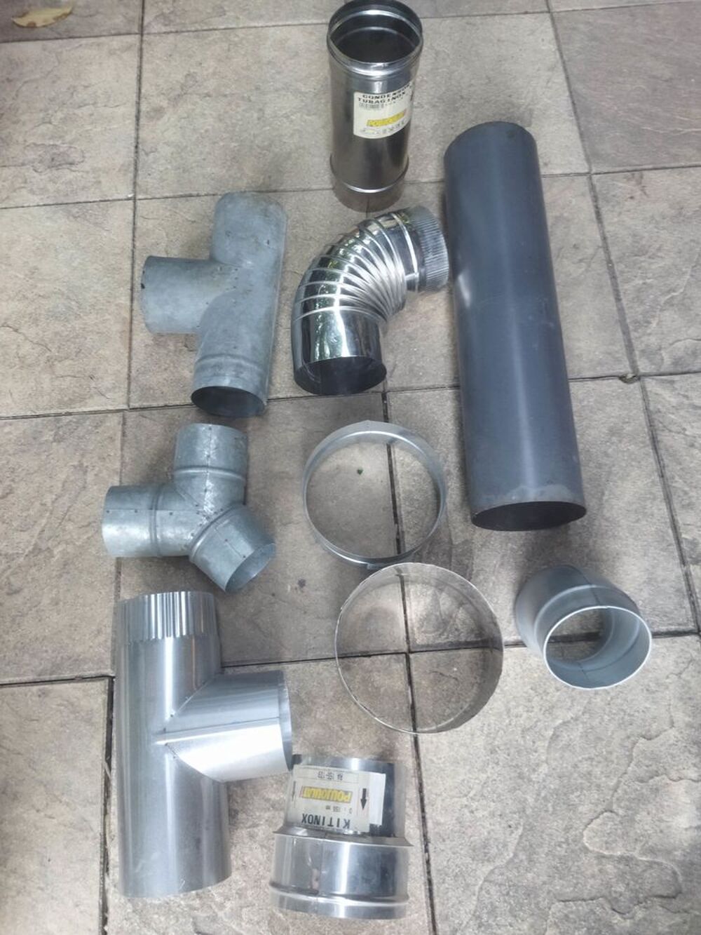 Divers tuyaux de po&ecirc;le, coudes ou manchons. Bricolage