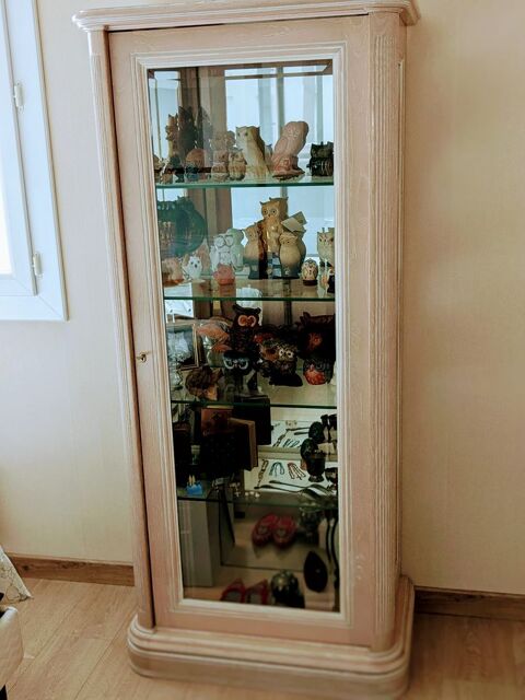 Vitrine d�corative  de style en h�tre c�rus� 
150 Corbas (69)