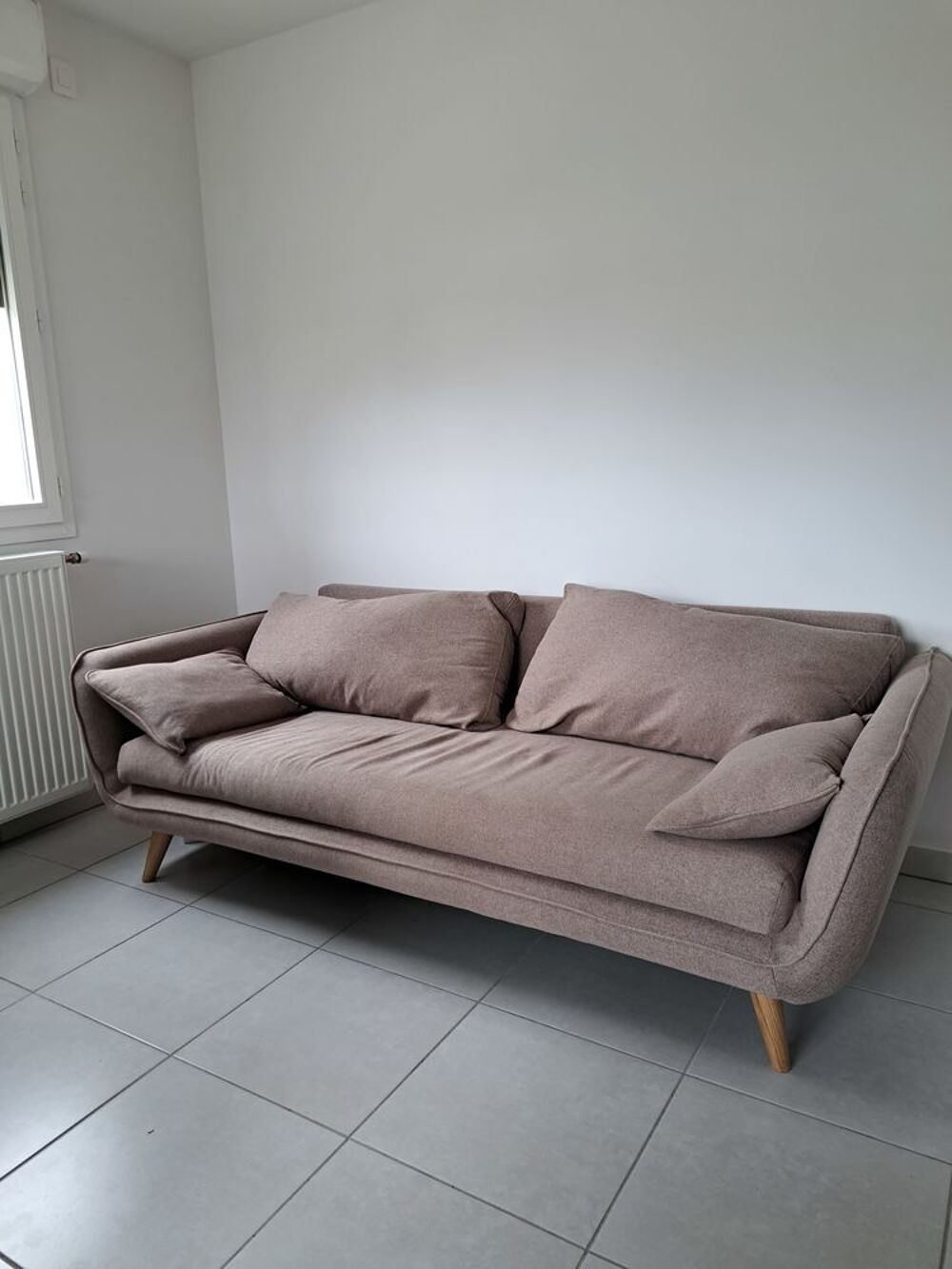 Canap&eacute; 4 places couleur taupe Meubles