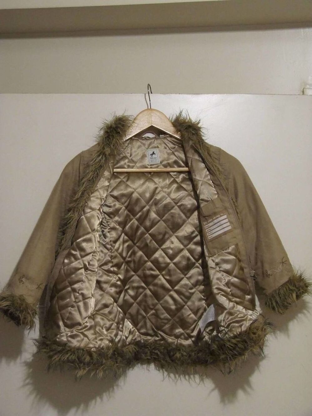 Manteau peau de p&ecirc;che beige fonc&eacute;, C&amp;A, 7&nbsp;ans (122&nbsp;cm) Vêtements enfants
