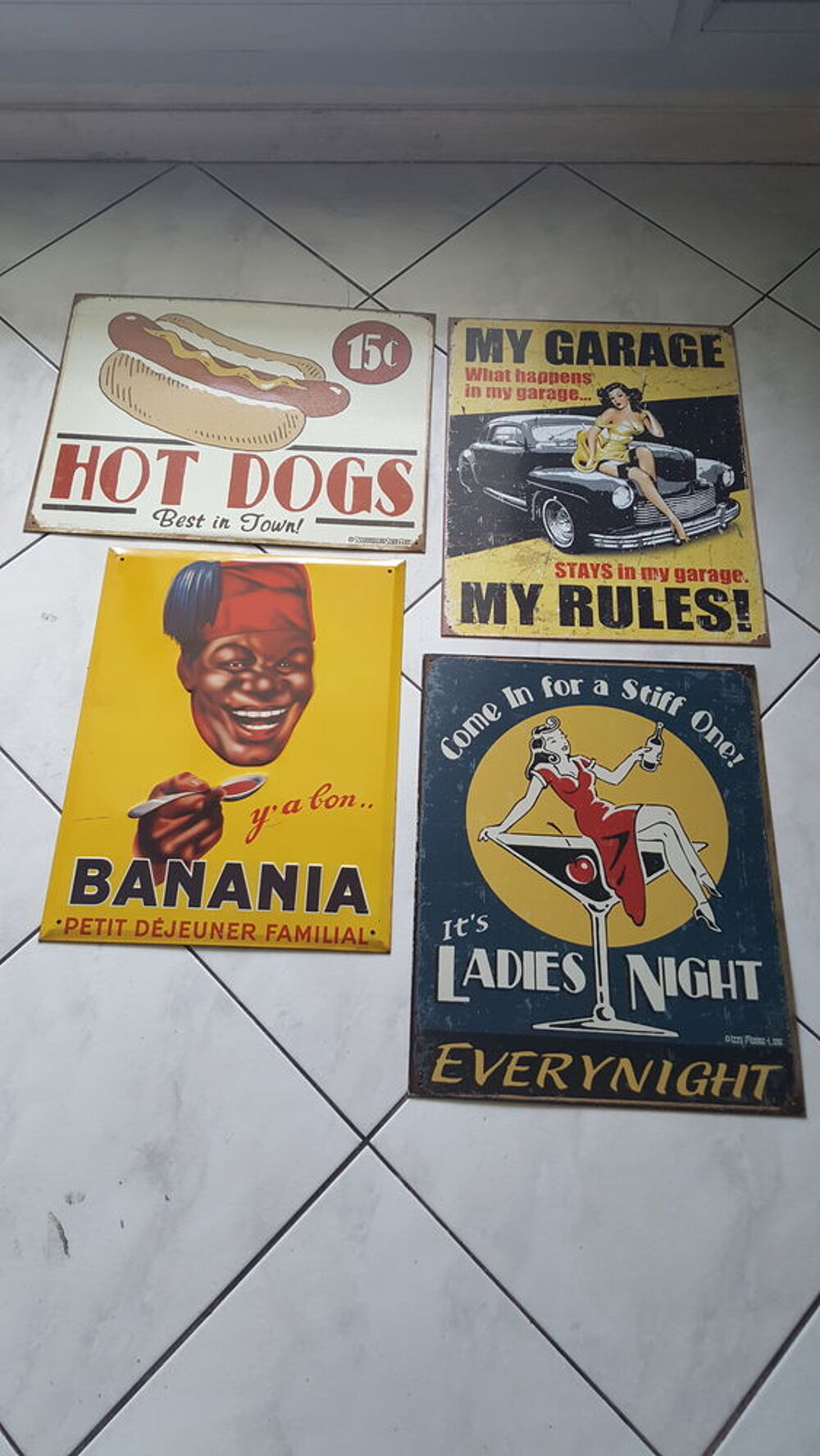 4 plaque vintage dont une &eacute;maill&eacute;e tbe Décoration
