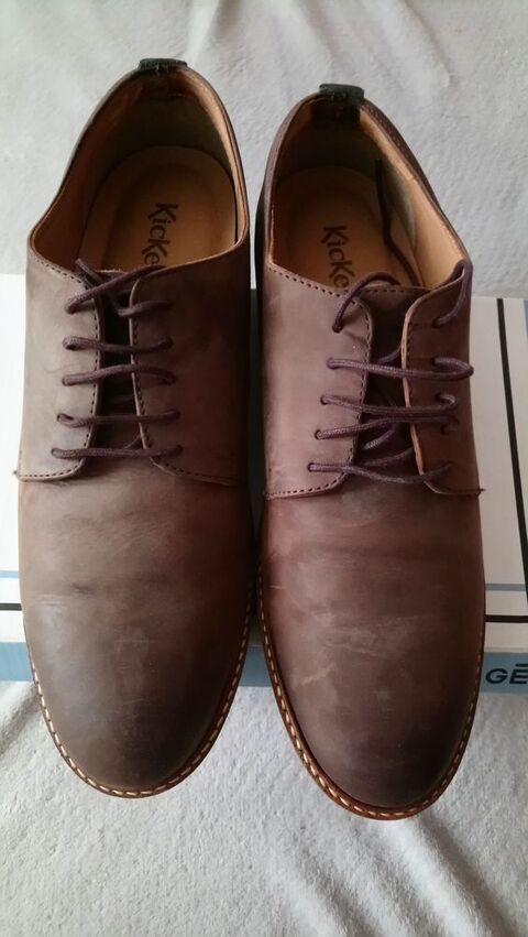 chaussure en cuir  Kikers marron pointure 43
60 Argenteuil (95)