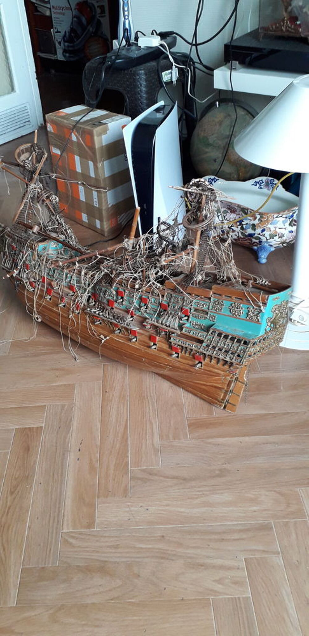 Grande maquette de bateau Sovereigne des mers ann&eacute;es 70/80 Décoration