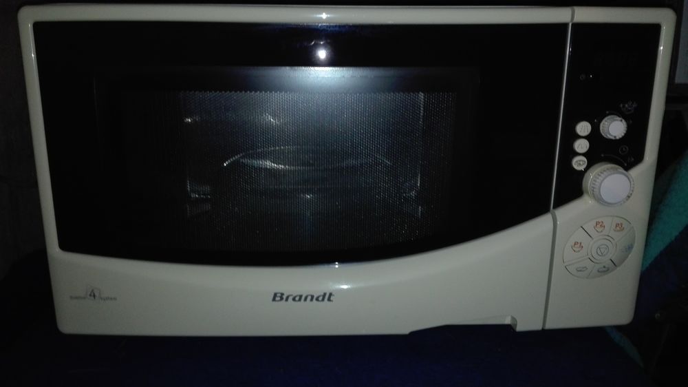 Four micro-ondes multifonction Brandt Electroménager