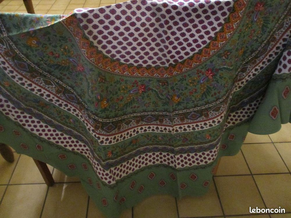 Grand nappe arrondie printani&egrave;re diam&egrave;tre 1 m 70 Décoration