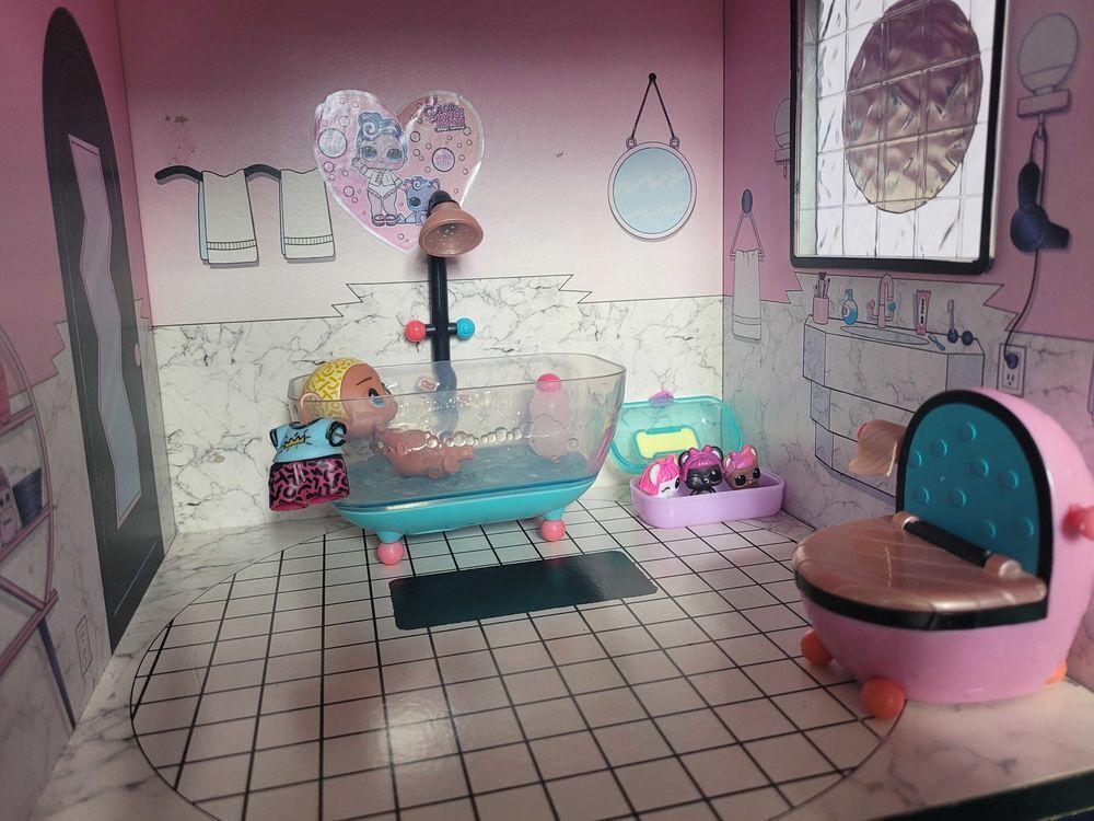 Grande maison Poup&eacute;e LOL+ 14 figurines Jeux / jouets