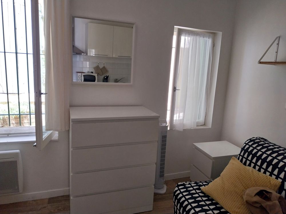 Location Appartement IDEAL ETUDIANT- studio meublé & équipé - centre ville- Nîmes
