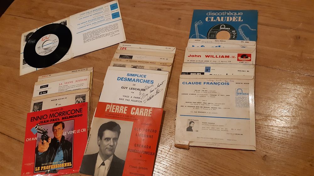 LOT DE 15 DISQUES VINYLES 45 TOURS VINTAGE CD et vinyles