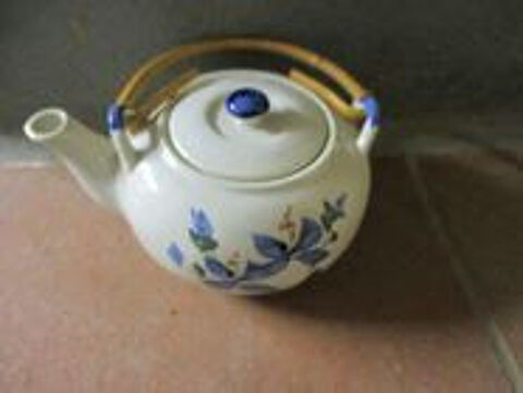 théière avec motifs fleurs bleues et autres modèles 1 Mérignies (59)