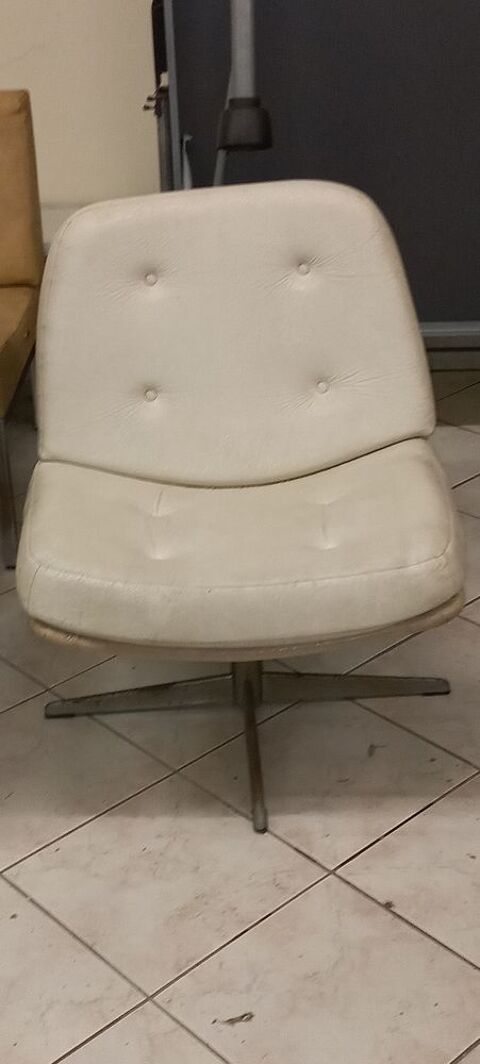 SIEGE BAQUET BLANC ANNEEE 1960 PIVOTANT 360 � 290 Culoz (01)