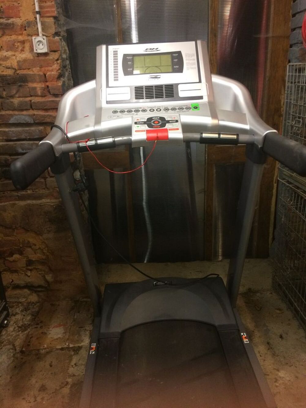 tapis de marche BH Fitness tr&egrave;s peu servi Sports