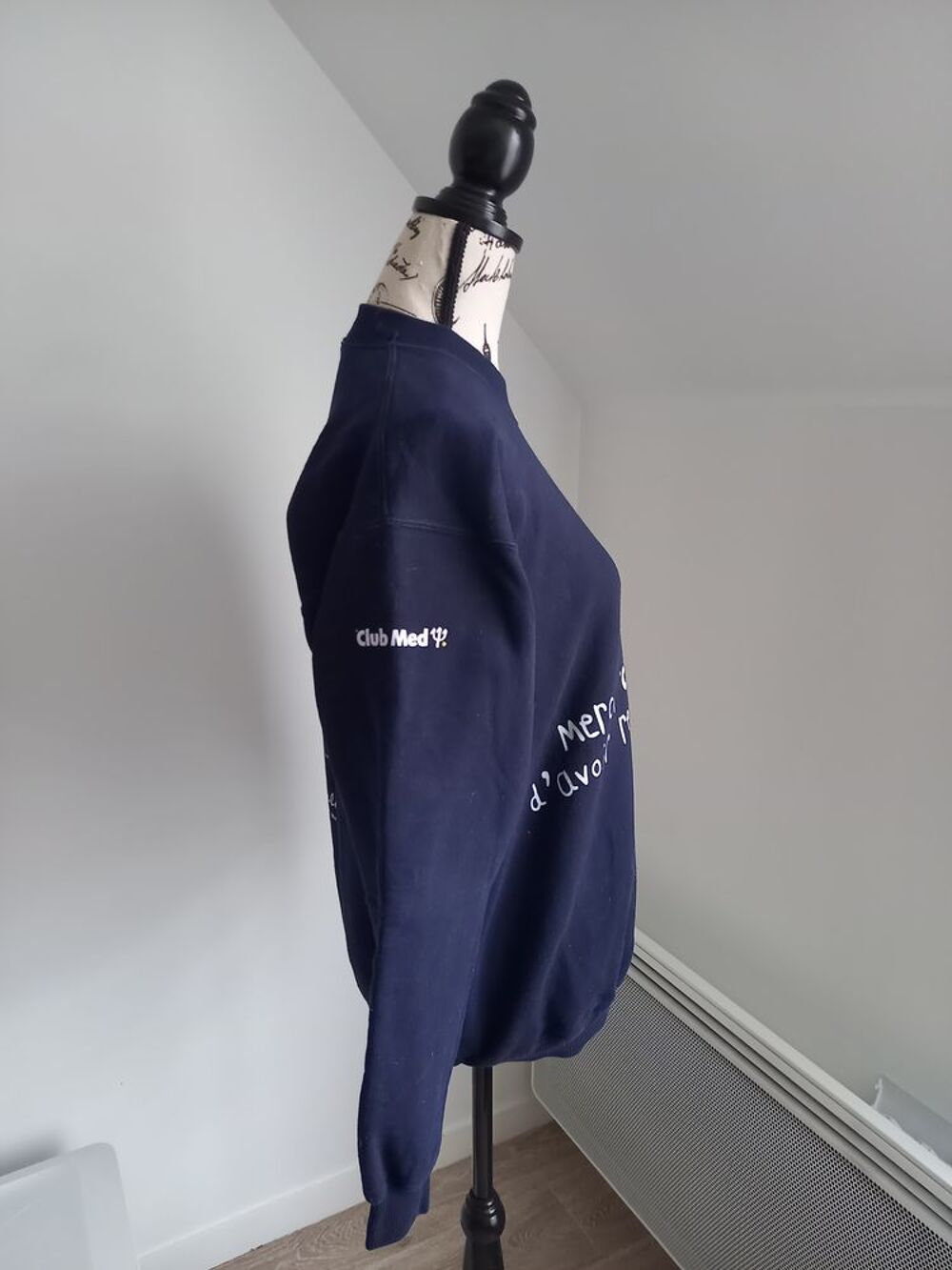 SWEAT BLEU Vêtements