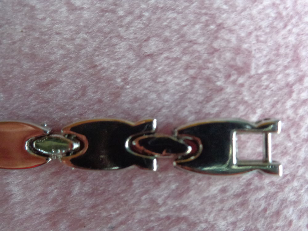Montre maille argent&eacute;. Bijoux et montres