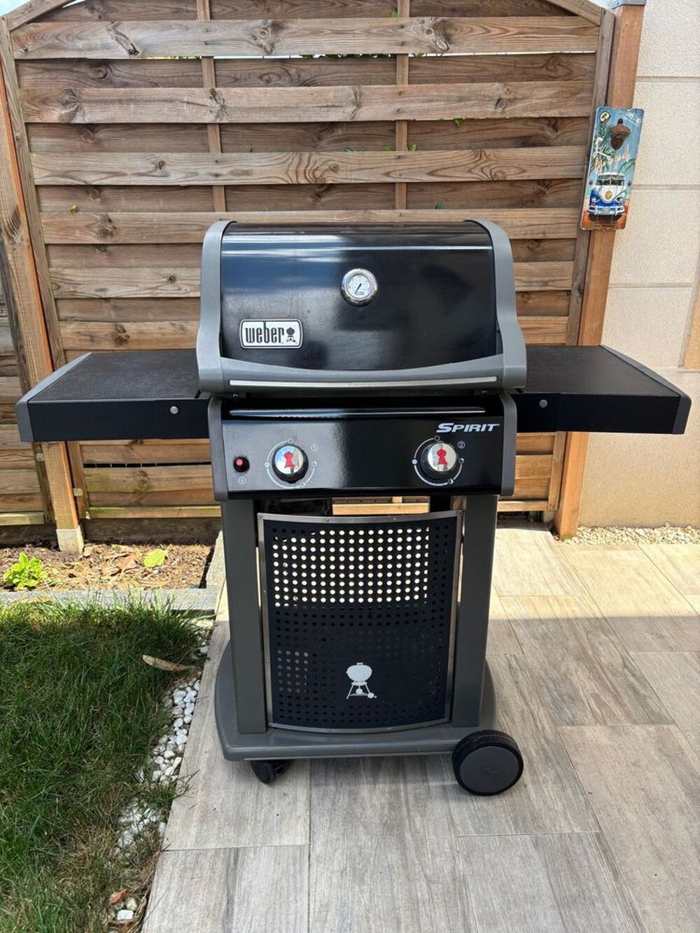 barbecue &agrave; gaz Weber . Jardin
