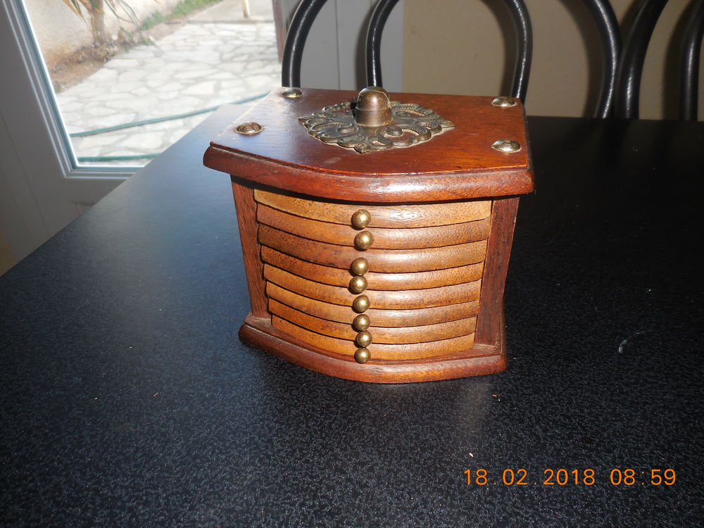 coffret de 8 sous bock
en bois et li&egrave;ge
Décoration