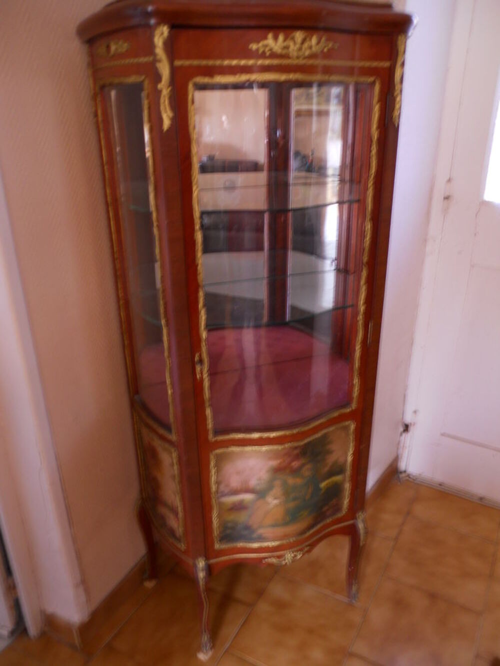 VITRINE STYLE LOUIS XV Meubles