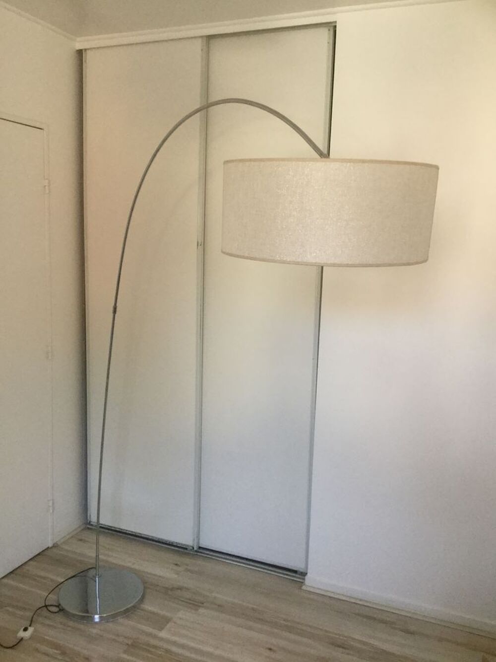 Lampadaire en inox et abat jour Décoration