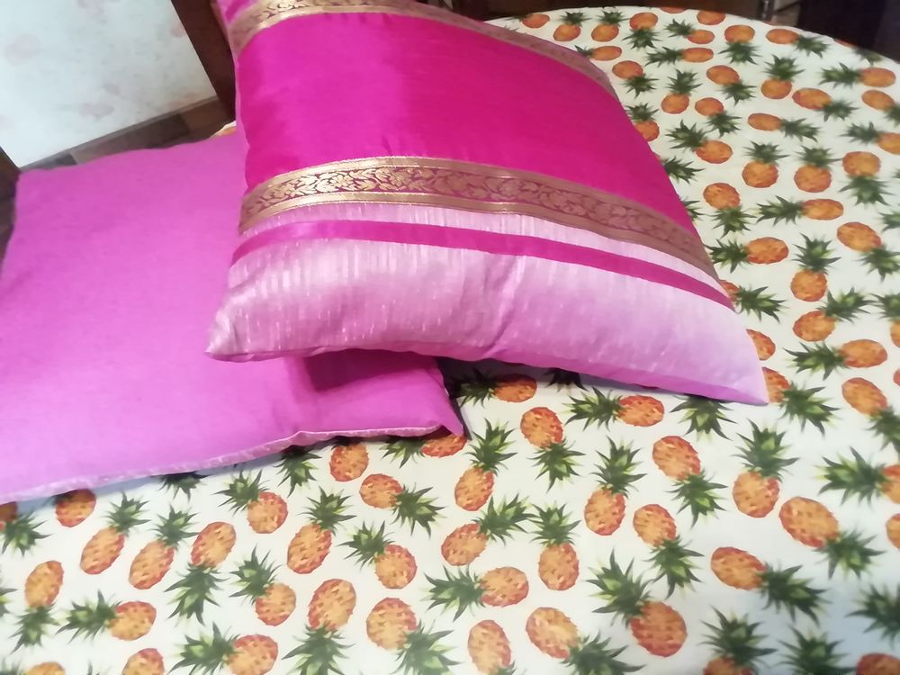 2 coussins neufs style oriental Maroquinerie