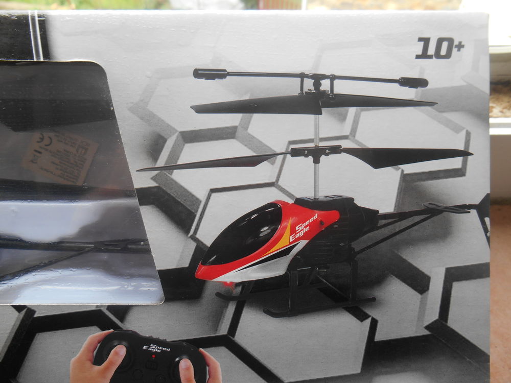 H&eacute;licopt&egrave;re radiocommand&eacute; neuf Jeux / jouets